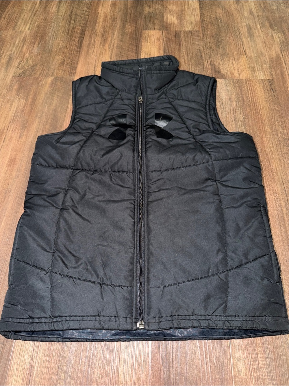 Boys Under Armour Cold Gear Black Logo Puffer Vest size YM